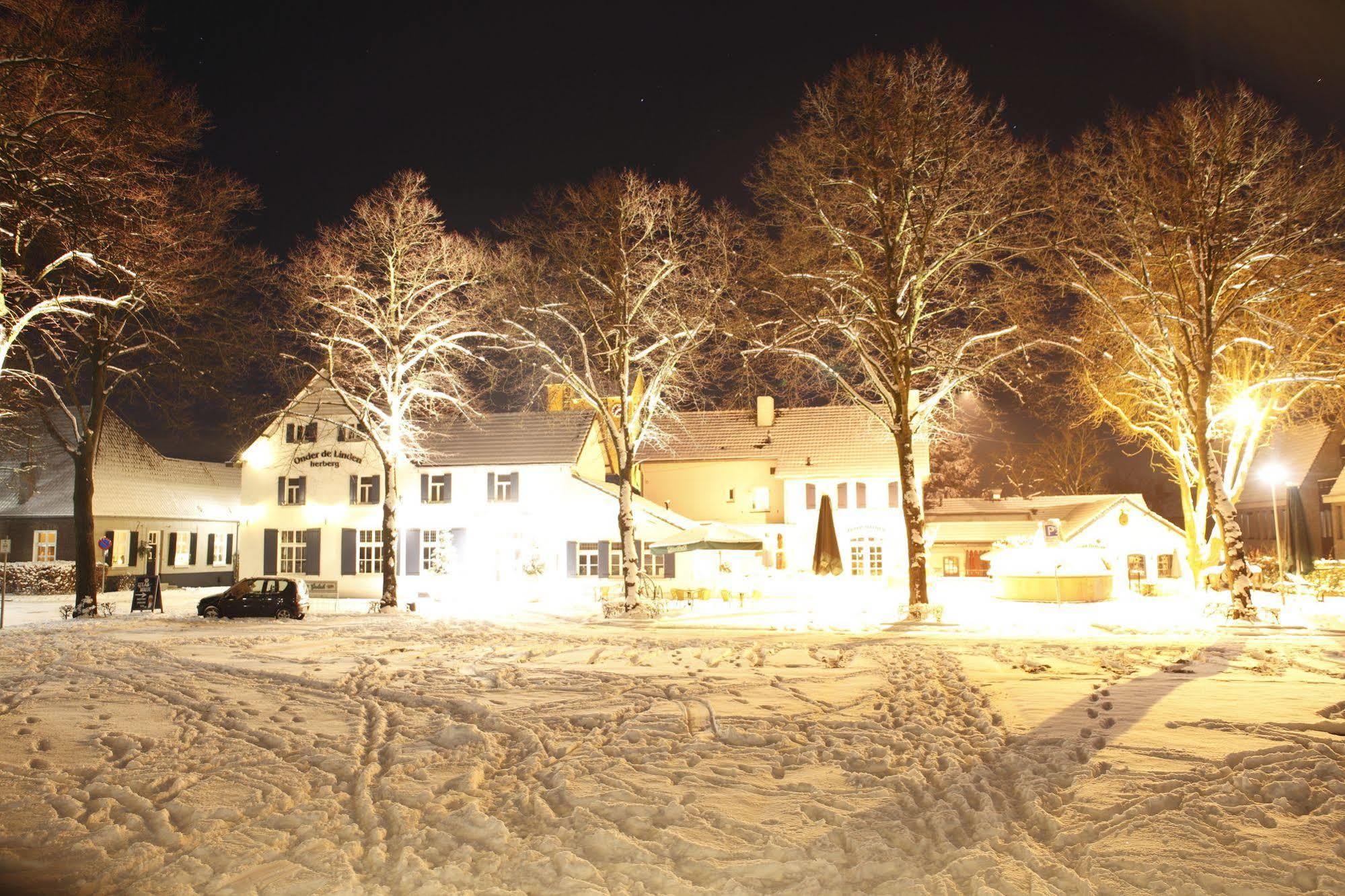 In De Witte Dame Hotel Bar Kitchen Apartments Grubbenvorst Bagian luar foto